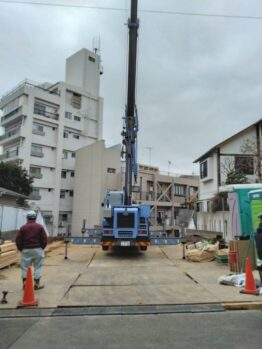 資材搬入