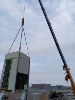 空調室外機揚重及び養生施工撤去作業