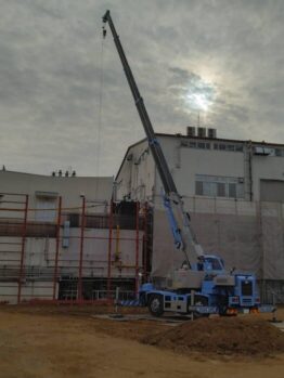 目隠し用鉄骨建て方