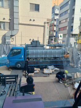 足場材搬入・産廃搬出作業