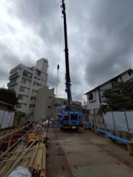 型枠材搬入