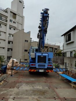 型枠材搬入