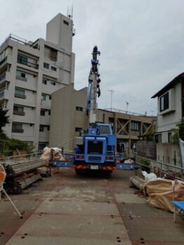 型枠材搬入