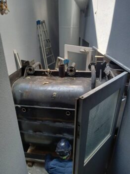 温水機撤去作業