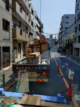 型枠材搬入