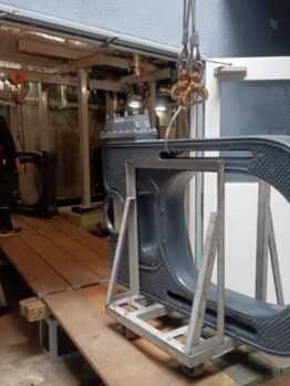 温水機搬入作業