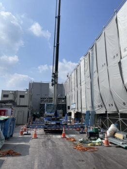 空調室外機搬入