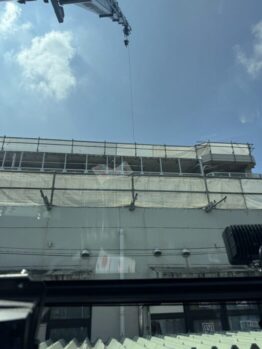 ガラ出し及び防水材搬入作業