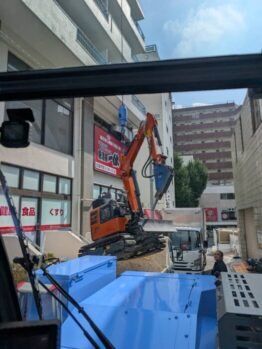 ユンボ搬入・冷蔵庫搬出