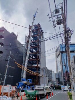 足場材搬入
