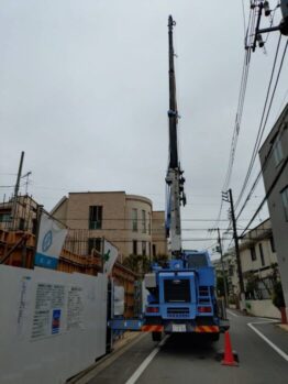 型枠材搬入