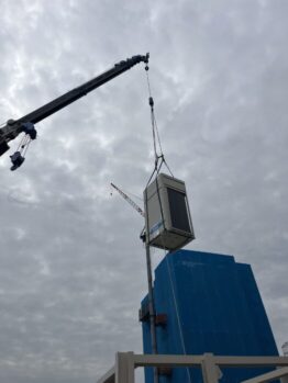 空調室外機揚重