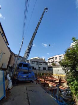 型枠材鉄筋材搬入