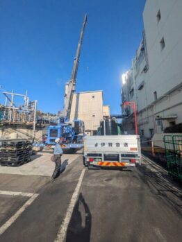 ポリタンク搬入