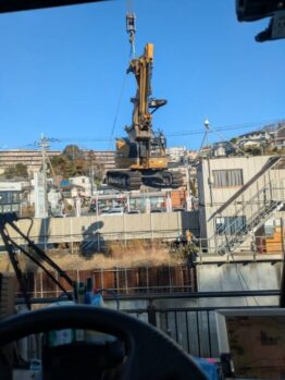 ユンボ搬入、残土搬出