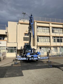 空調室外機揚重作業及び養生施工撤去作業