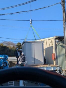 キュービクル揚重作業