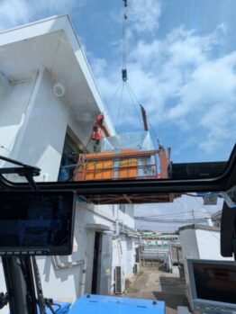 精密機械搬入作業