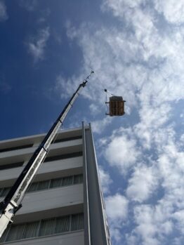 太陽光パネル揚重及び鉄板養生施工作業