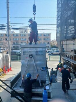 キュービクル揚重