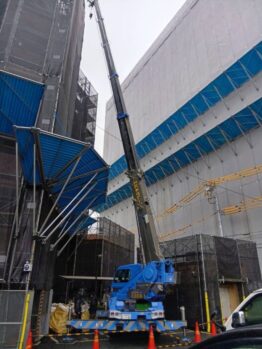 屋上高架水槽解体搬出作業