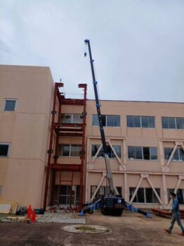 重量鉄骨建て方作業