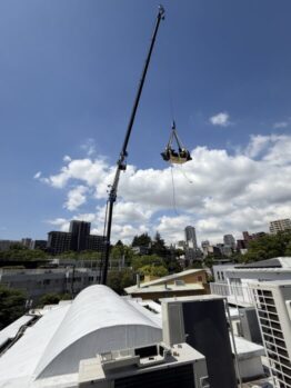 空調室外機揚重及び鉄板養生施工撤去作業