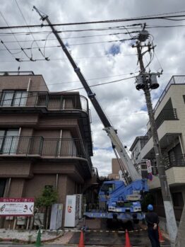 空調室外機搬出作業及び鉄板養生施工撤去作業