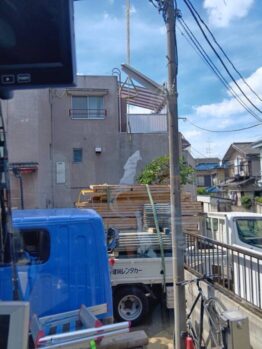 型枠材搬入