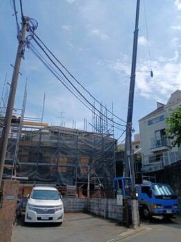 鉄筋材搬入、型枠材搬入