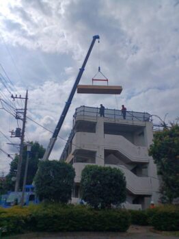 笠木搬入