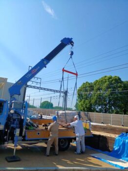 アンティークレンガ運搬作業