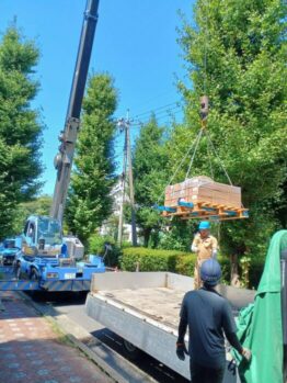 太陽光架台ベース搬入