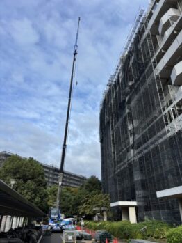 足場材搬入