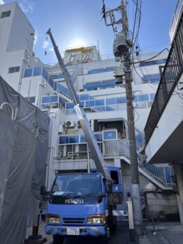 ピアノ揚重作業