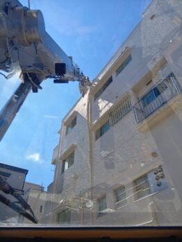 空調室外機揚重作業