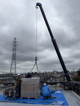 太陽光パネル揚重