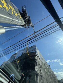 屋根材搬入