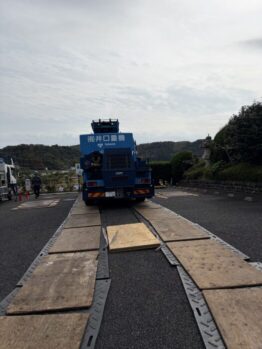 カニクレーン搬出及び鉄板養生施工撤去作業